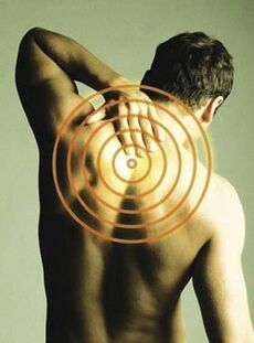 Bolesť chrbta, ktorá sa zhoršuje pri vdýchnutí, je príznakom hrudnej osteochondrózy